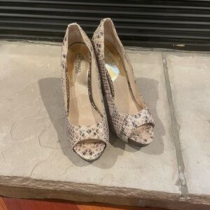 Gorgeous Michael Kors Snakeskin Heels 5”